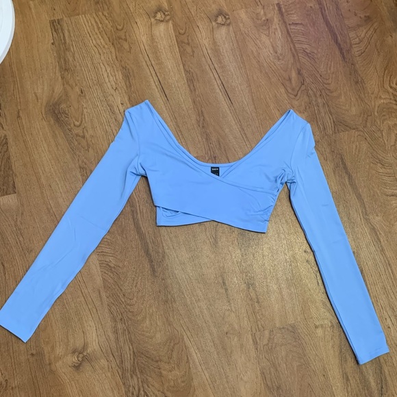 Cross Wrap Long Sleeve Crop top NWOT - Picture 4 of 4